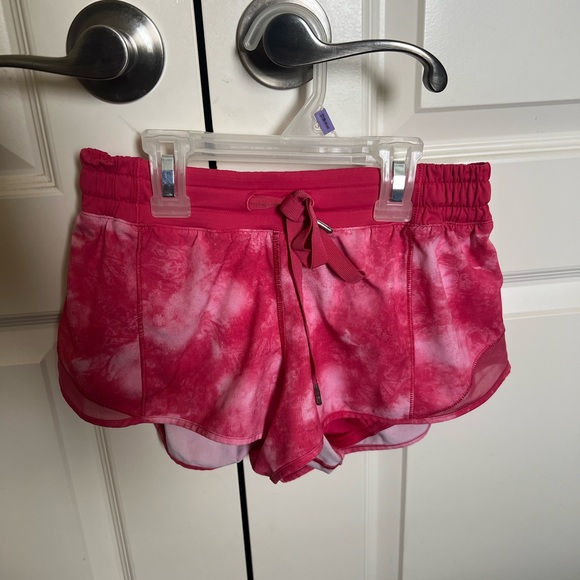 Lululemon Hotty Hot Shorts Size 4 (RARE PATTERN) - Picture 1 of 4